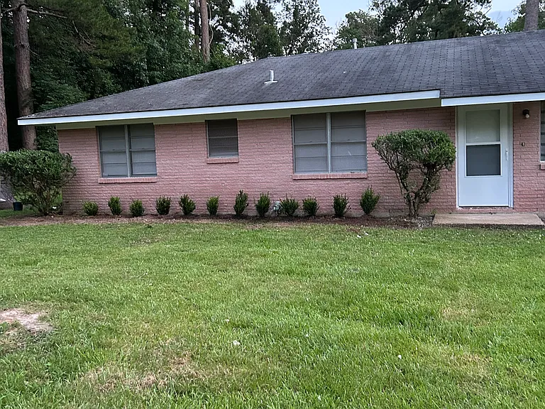 612 Chandler Dr — Photo 1