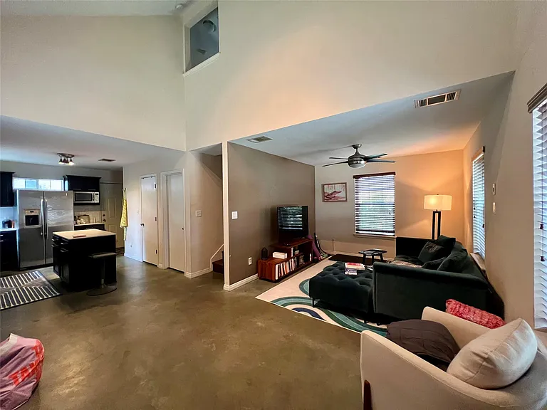 2409 Santa Rosa St — Photo 9