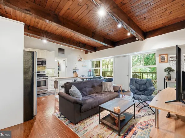4937 Americana Dr APT 202, Annandale, VA 22003