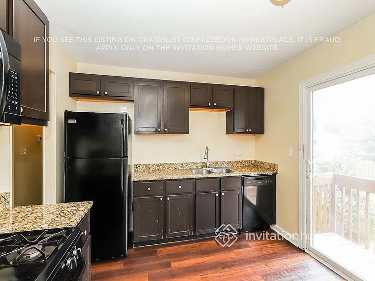 1307 Foxcroft Dr — Photo 6