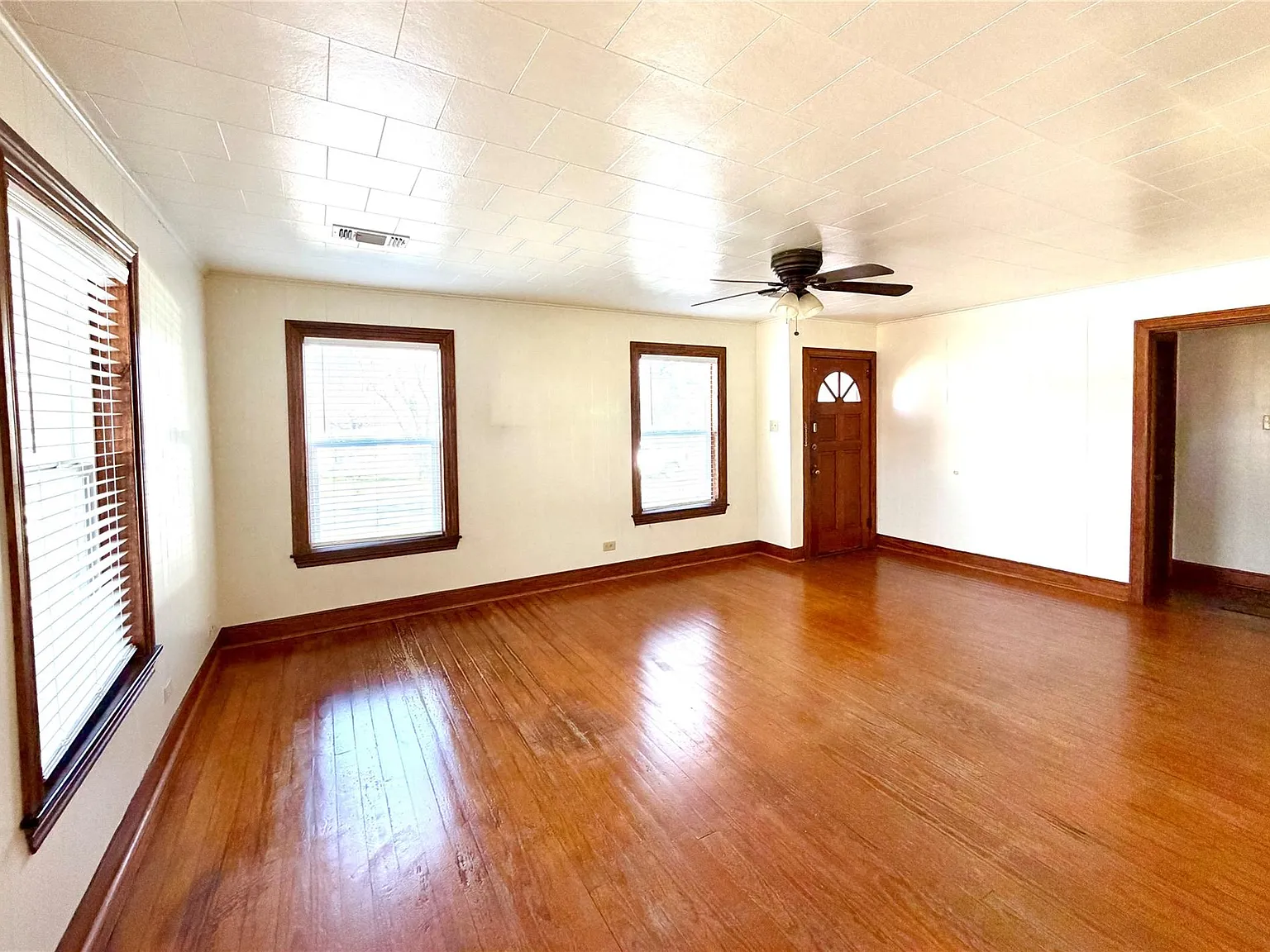 2 bed, 1.0 bath, 1237 sqft, $1,500 — Photo 4