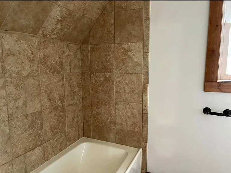 221 Maple St — Photo 16