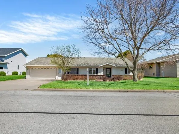 310 Lakeview Ave, Hortonville, WI 54944