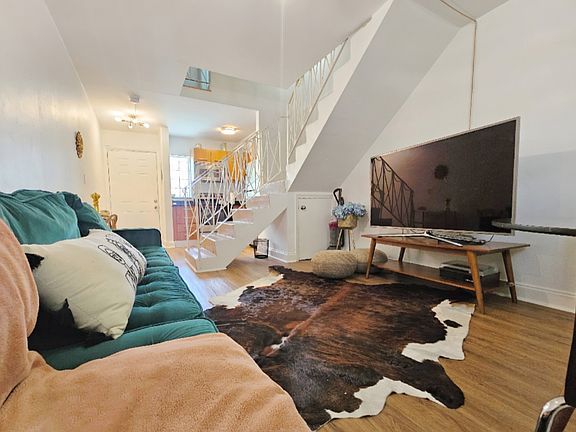 4th image of 421 NE 68th St APT 7