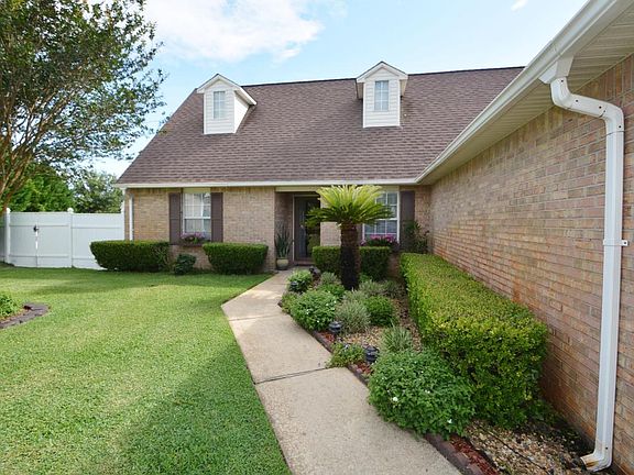 3rd image of 2205 Prytania Cir