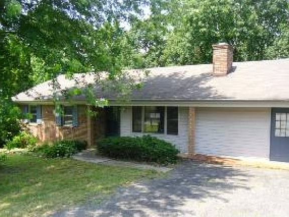 2nd image of 216 Westbriar Pl