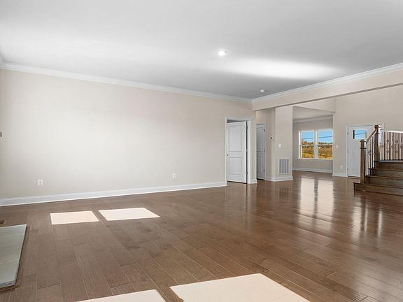 5th image of 118 Inez Ln