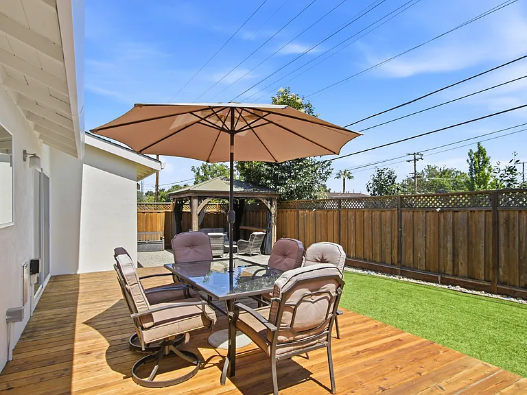 215 Longridge Rd — Photo 18