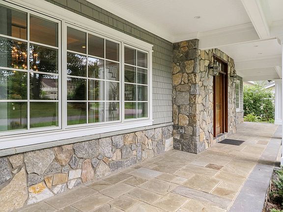 4th image of 27 Lakeville Dr