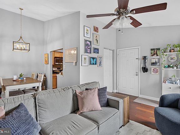 4th image of 2052 Lucas Ln