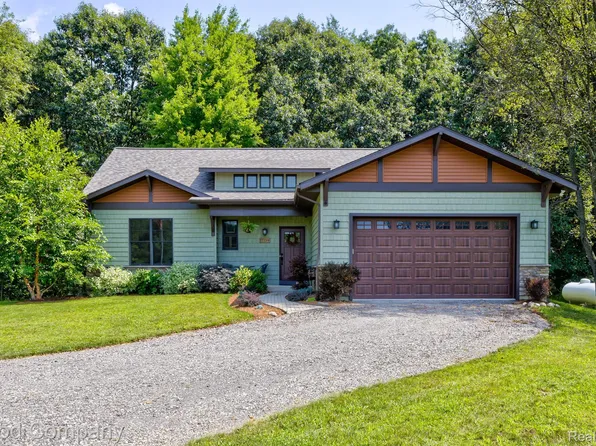 17159 Rose Hill Rd, Pinckney, MI 48169