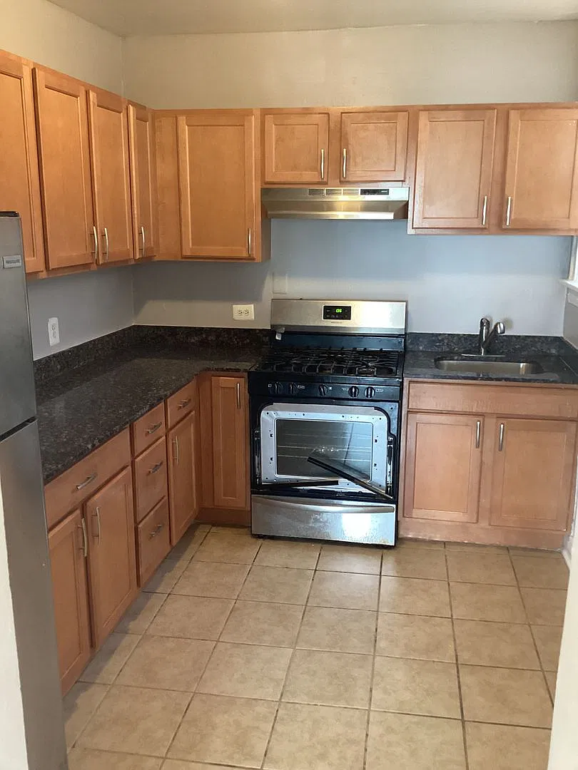 7549 S Kenwood St — Photo 3