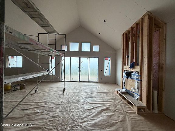 4th image of 883 Grouse Mountain Rd