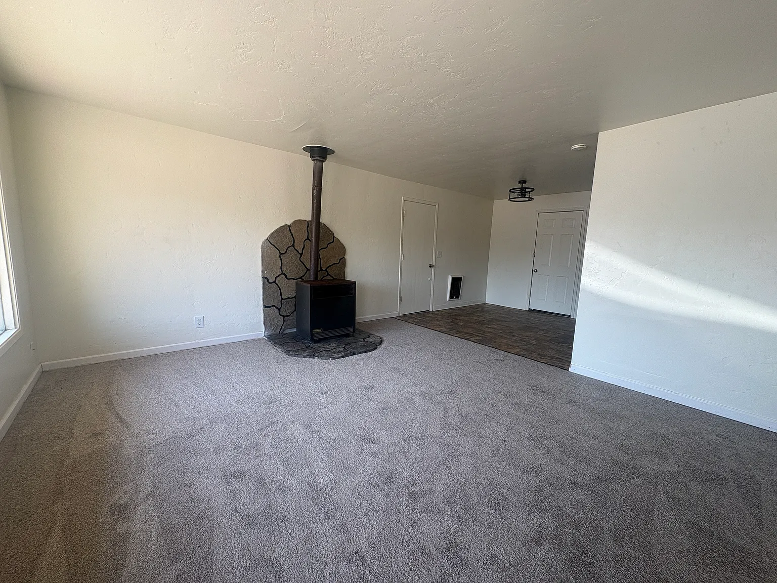 3 bed, 1032 sqft, $1,695 — Photo 4