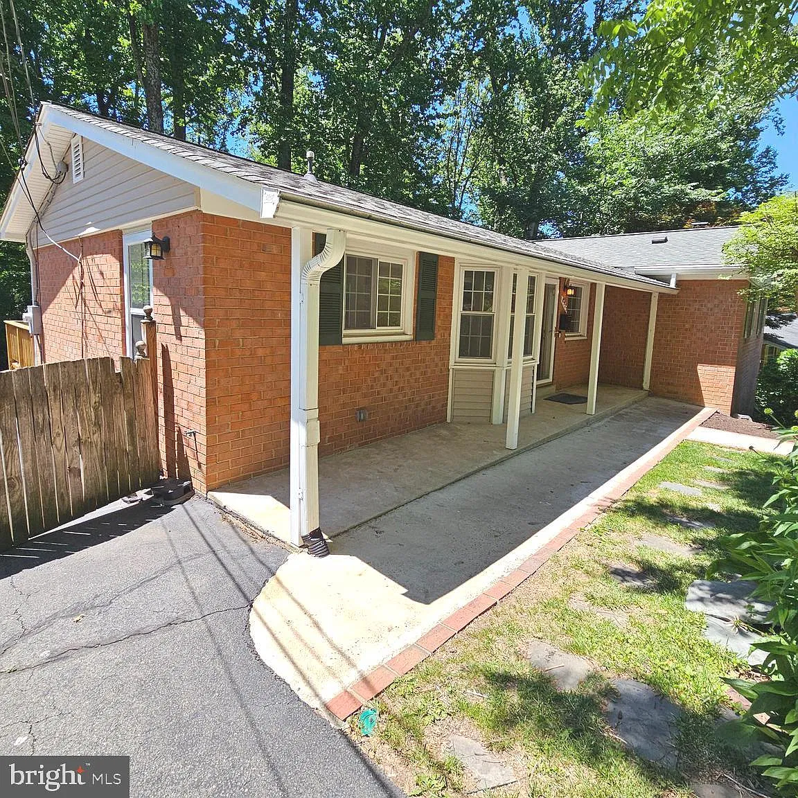 4 bed, 2.5 bath, 2030 sqft, $4,000 — Photo 3