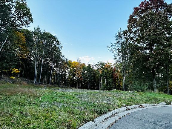 3rd image of 134 Red Fox Run Rd
