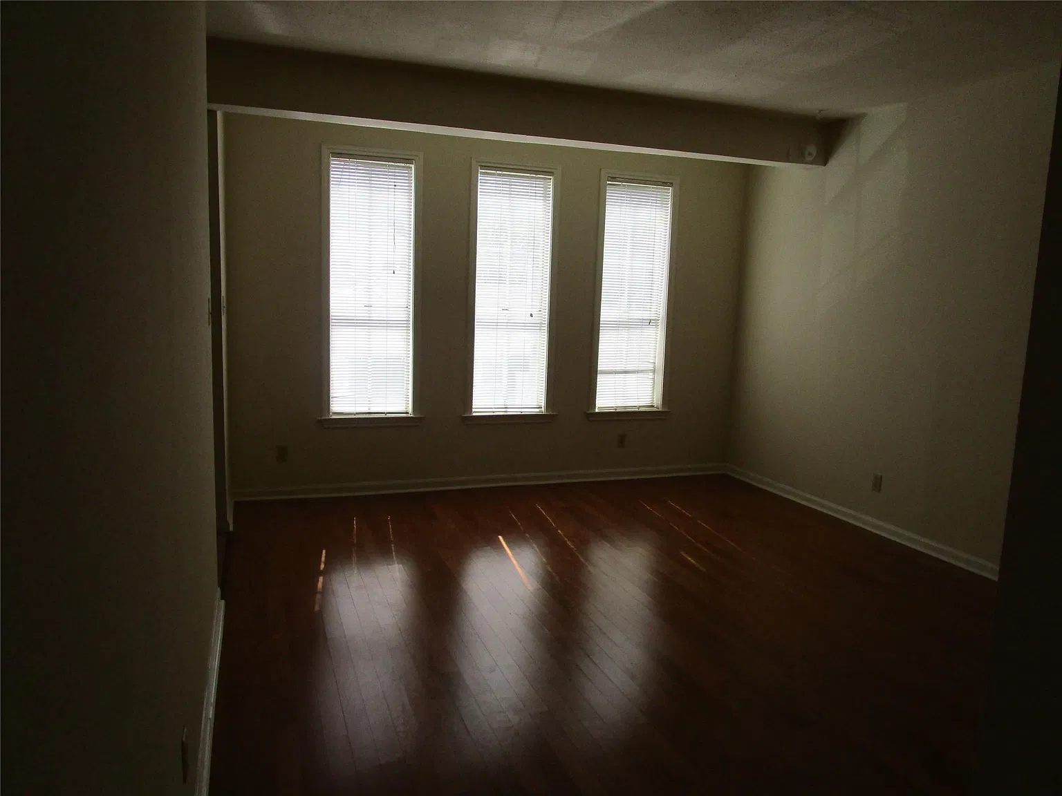 2 bed, 2.0 bath, 1059 sqft, $2,400 — Photo 3