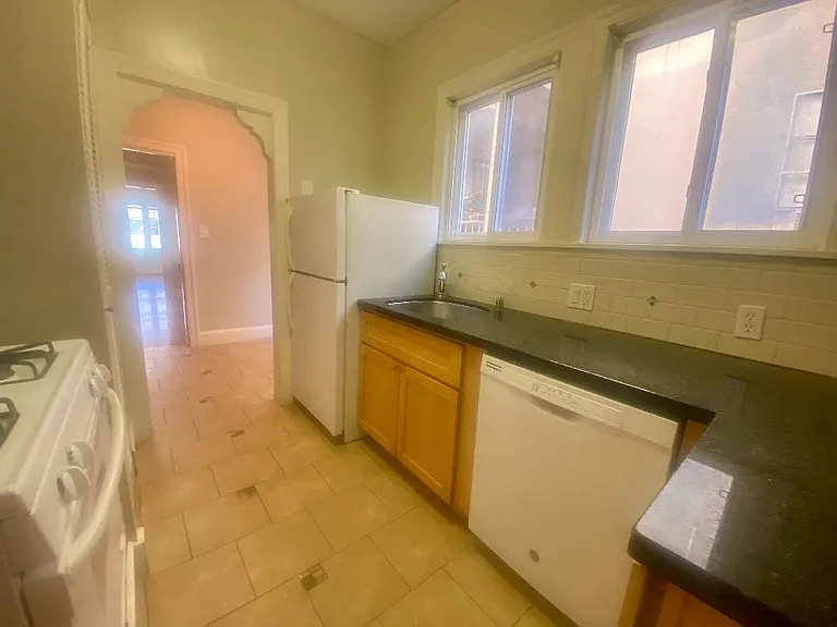 833 York St — Photo 14