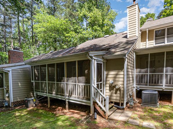 1015 Boathouse Ct, Raleigh, NC 27615