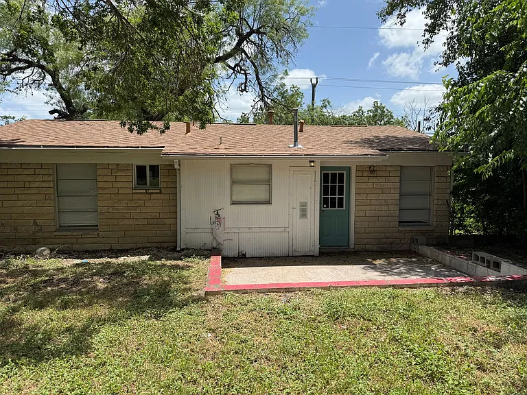 4835 Hemphill Dr — Photo 10