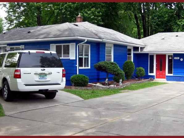 27745 Ponchartrain St, Harrison Township, MI 48045