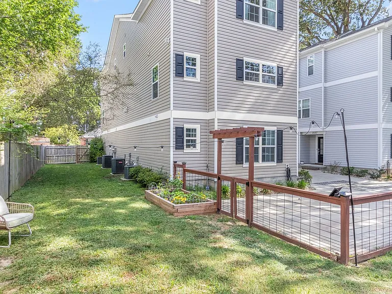 1545 Ocean Garden St — Photo 27