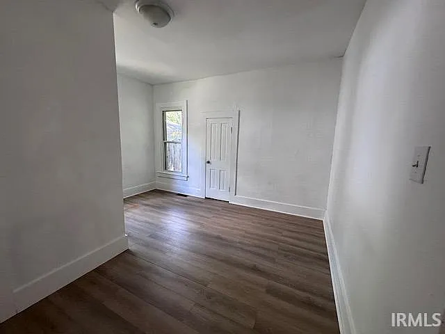 1022 W 1st St — Photo 15
