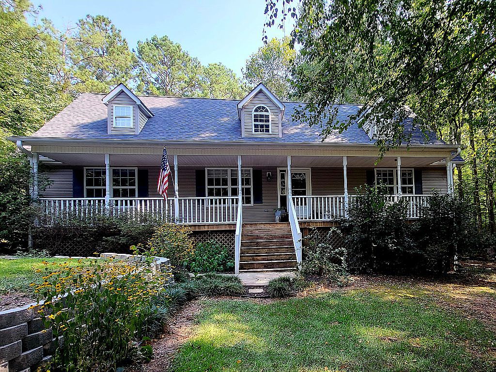 109 Country Acres Rd, Greenwood, SC 29646