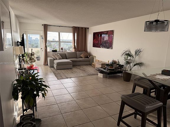 3rd image of 401 Golden Isles Dr APT 512
