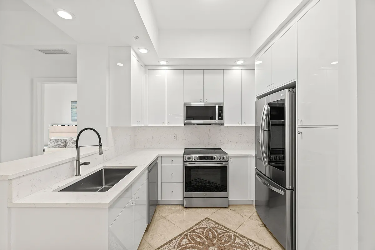 Building Photo - 701 S Olive Ave #1014