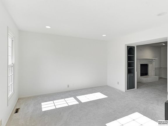3rd image of 6608 S 107th St