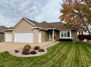 506 Baywood Ct, Sergeant Bluff, IA 51054