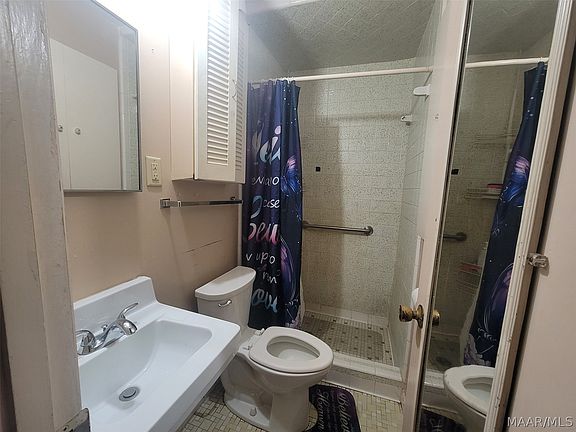 4th image of 2556 Westwood Dr