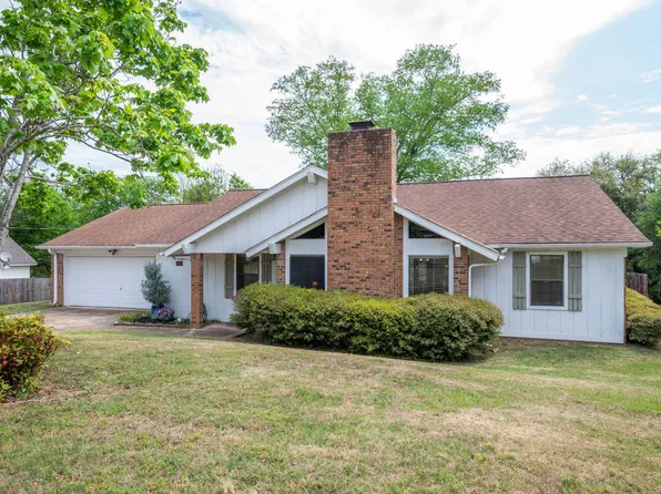 110 Oakridge St, Starkville, MS 39759