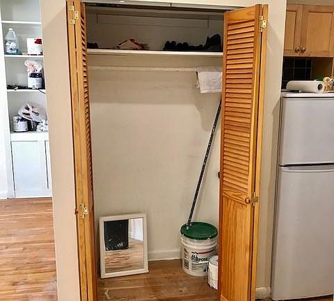 3rd image of 217 E 59th St #4E