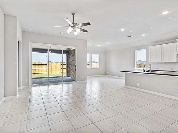5th image of 318 Stanford Park Ct