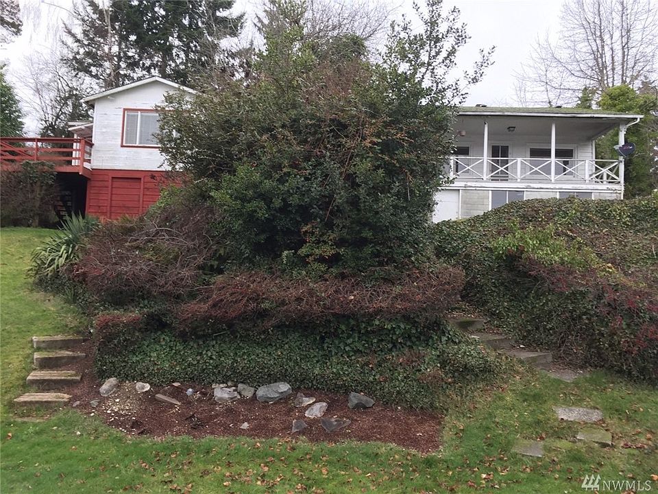 1st image of 525 Lake Louise Dr SW