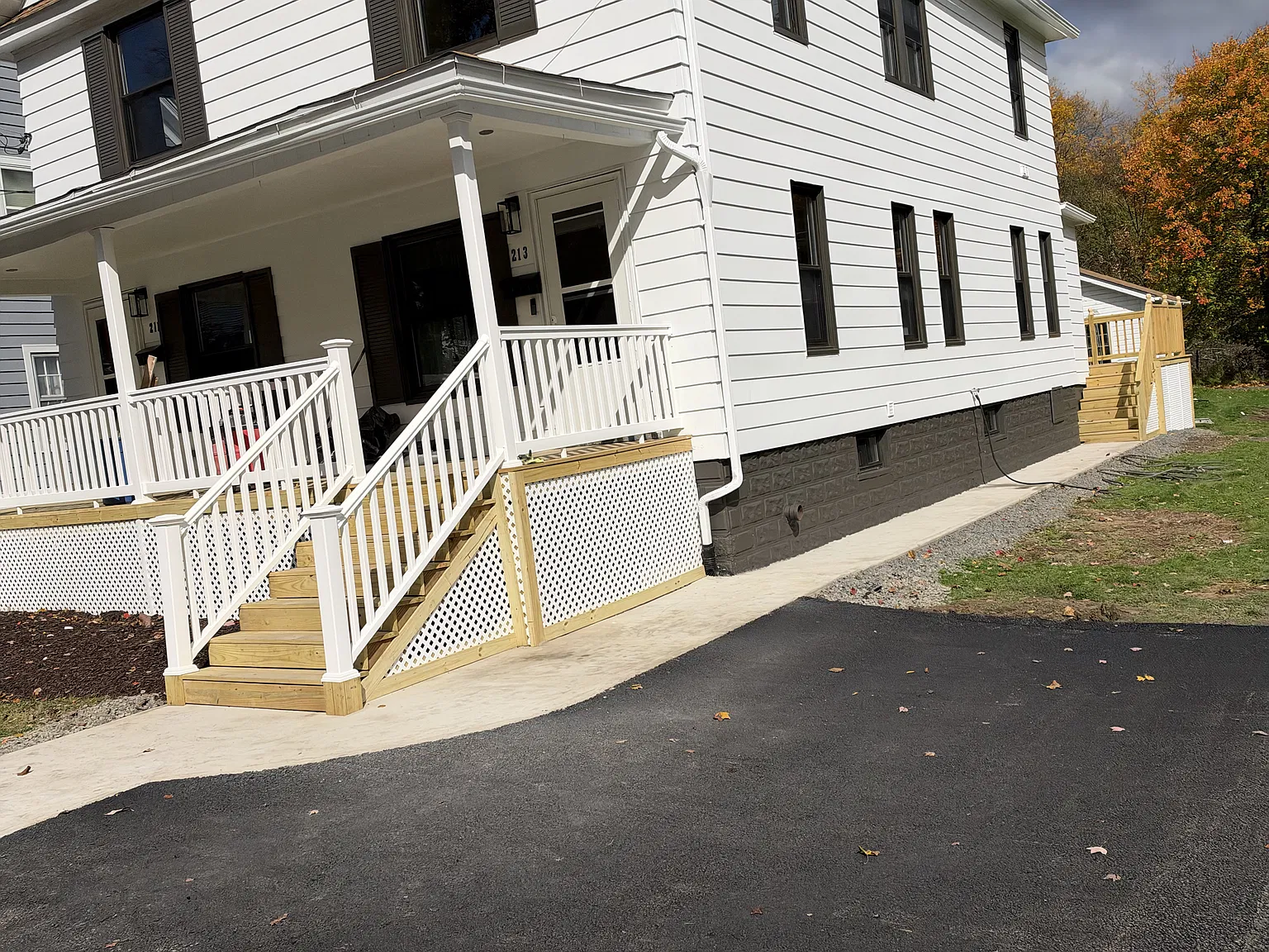 3 bed, 1.5 bath, 1300 sqft, $2,100 — Photo 2
