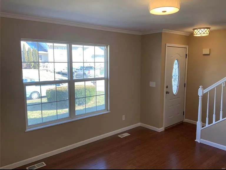 409 Omar Ct — Photo 10
