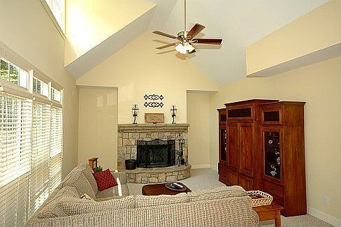 5th image of 76 Stony Ct