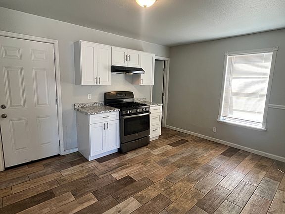 4th image of 306 Revlon Dr