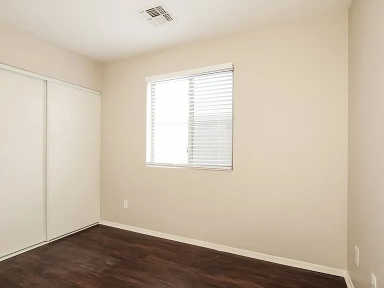 6622 S 23rd Ave — Photo 11