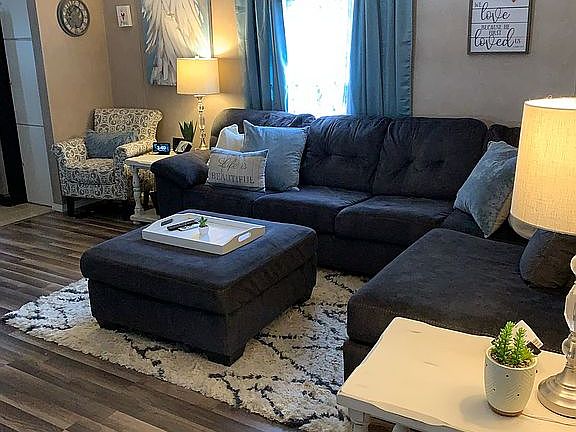 3rd image of 1100 Stonegate Dr #208