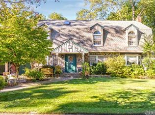 205 Woodbine Ave, Merrick, NY 11566