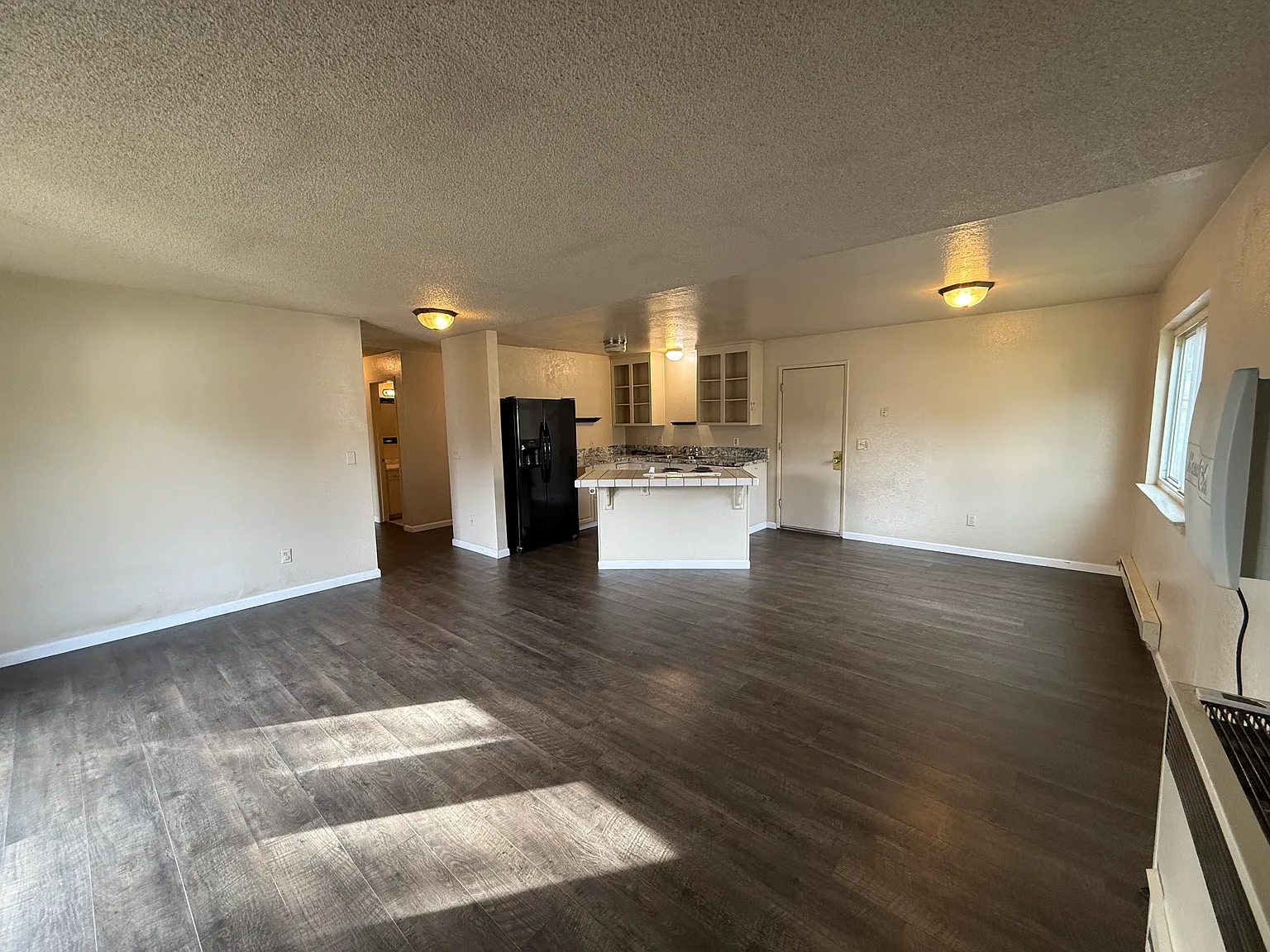 3 bed, 1112 sqft, $1,950 — Photo 3
