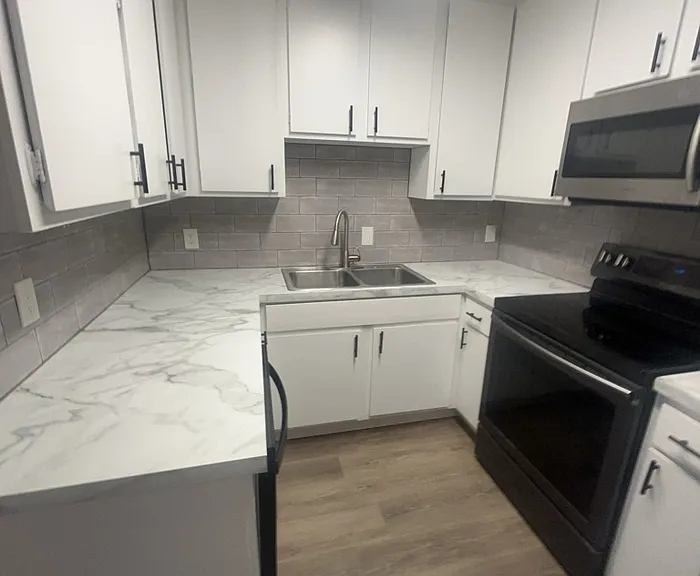 1100 Southmoor Dr #1100 — Photo 2
