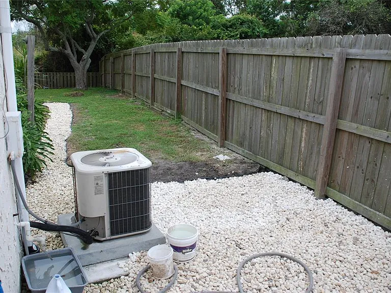 1624 Springdale Dr — Photo 25