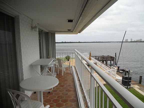 2nd image of 68 Yacht Club Dr APT 25