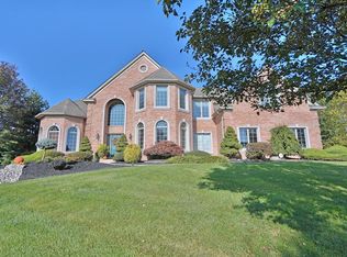 6679 Forest Knoll Ct, Allentown, PA 18106