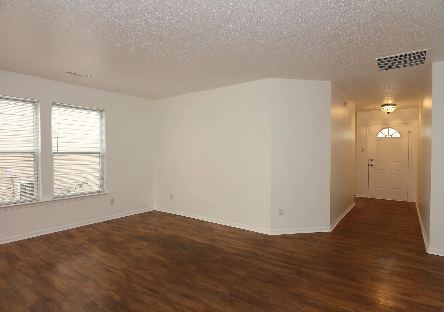 3 Bedroom Moeller Estates Home! — Photo 2